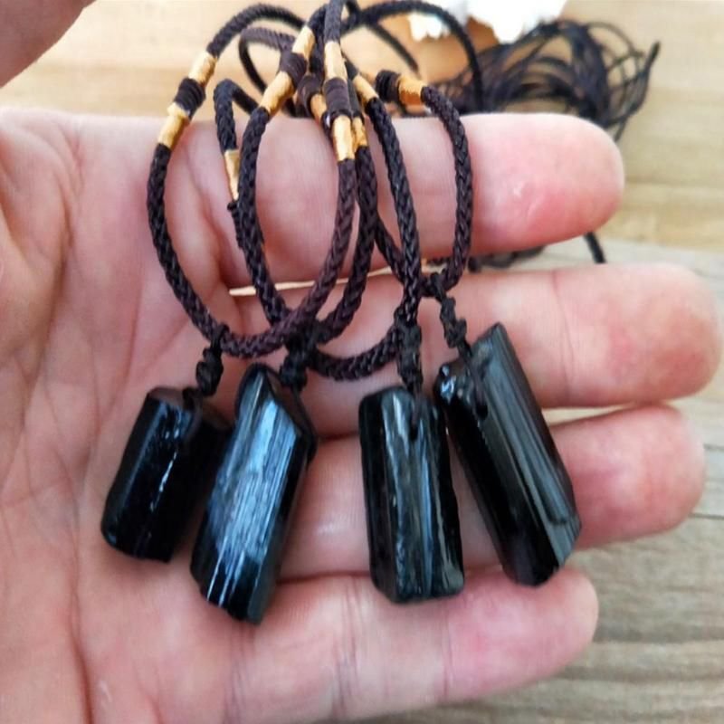 Colgante de Turmalina Negra Natural en Bruto – Amuleto de Protección Energética - Imagen 2